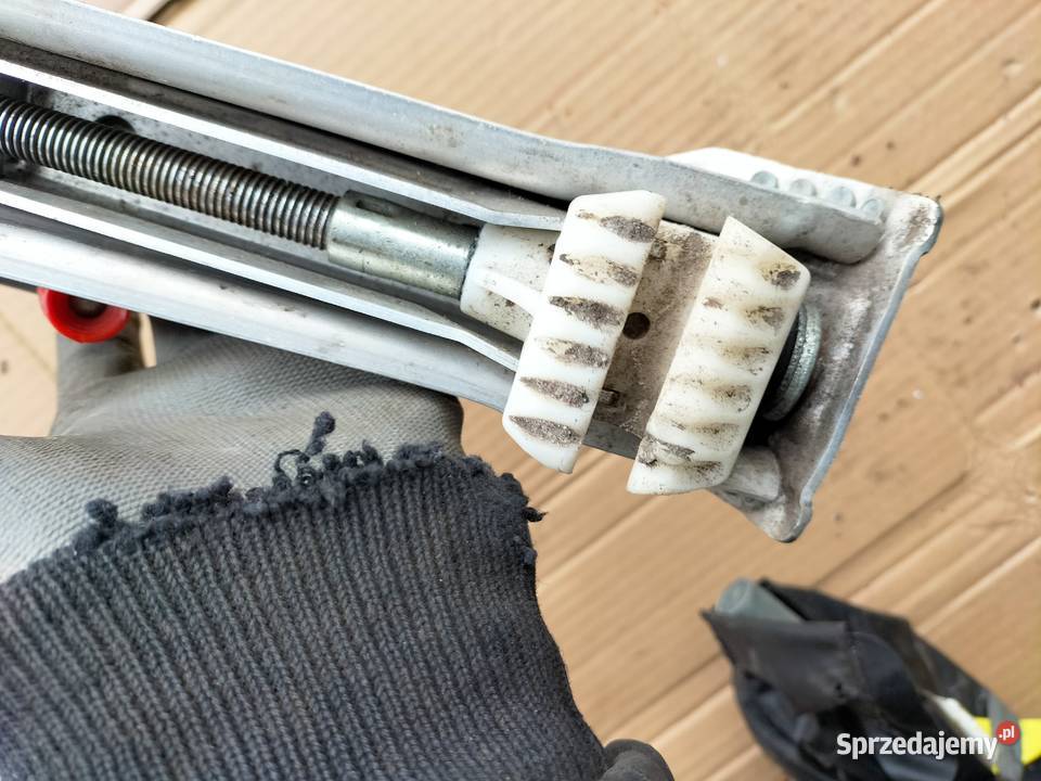 Lewarek podnośnik 8D0011031D Audi A4 B5