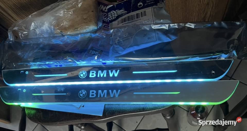 Listwa progowa BMW podświetlana USB Pozostałe Nisko