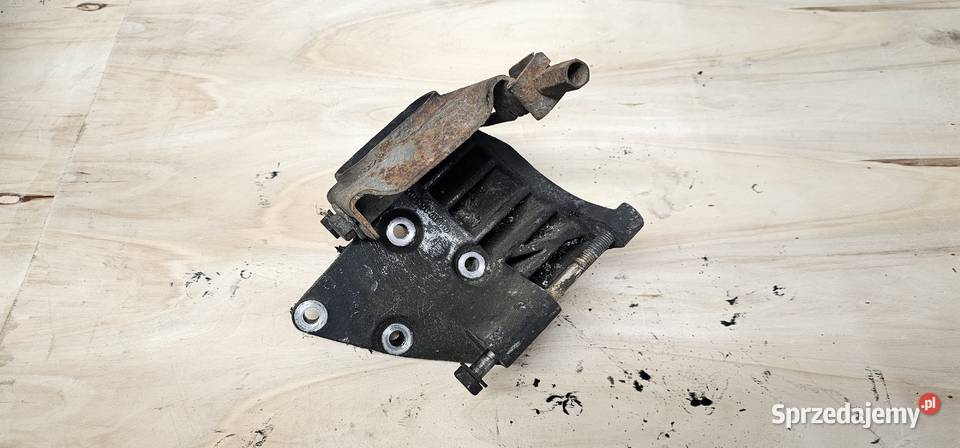 Łapa mocowanie alternatora mercedes w123 20d