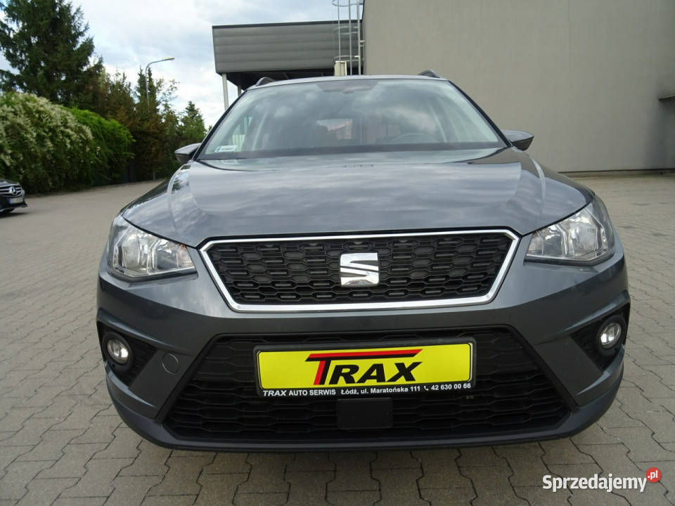 Seat Arona Miejski crossover oparty na technice światła przeciwmgielne Łódź