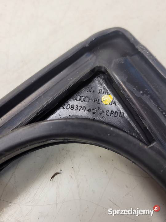 USZCZELKA SZYBY DRZWI PRAWY P AUDI Q7 4L0837440 Przystajń