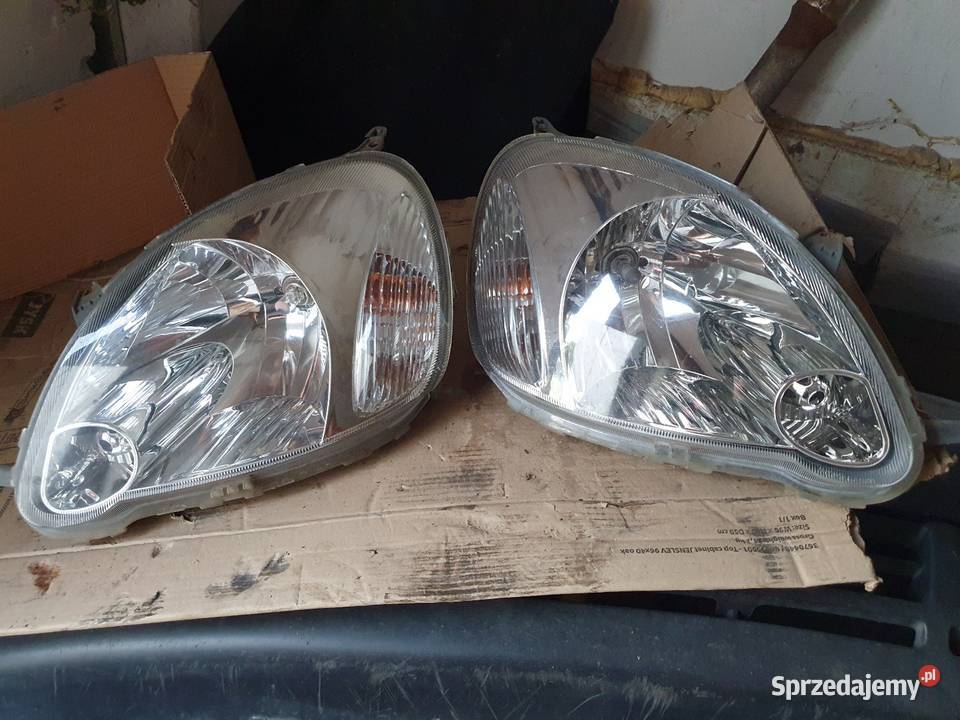 Reflektory lampy przód toyota Yaris p1 Braniewo