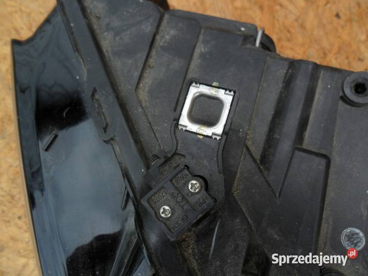 AUDI Q5 LAMPA REFLEKTOR XENON PRAWY Nowy Tomyśl