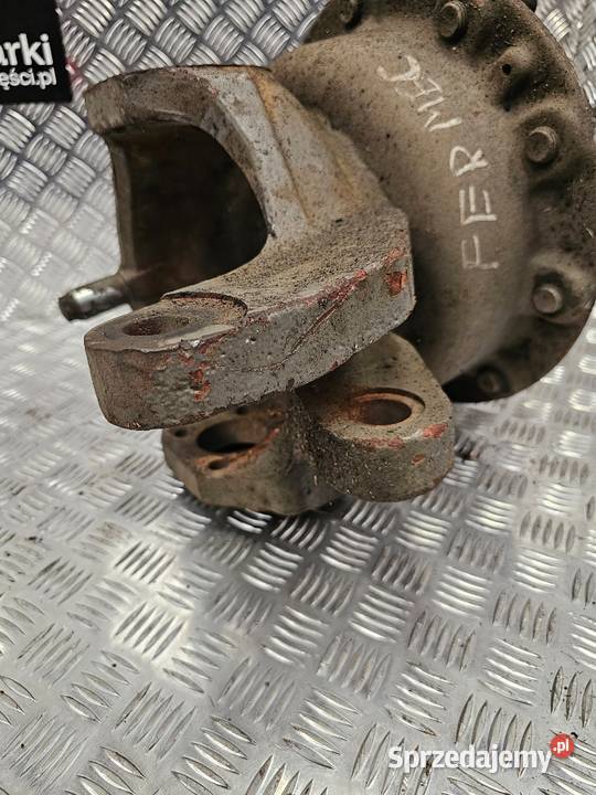 Zwrotnica prawa z piasta Case 595 595LSP 595SLE Gdynia