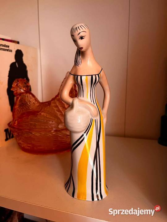 Ćmielów porcelanowa figurka grzybiarka Porcelana i szkło