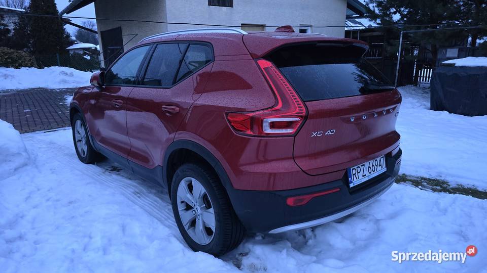 VOLVO XC40 T5 MOMENTUM AWD z napedem 4x4 o mocy