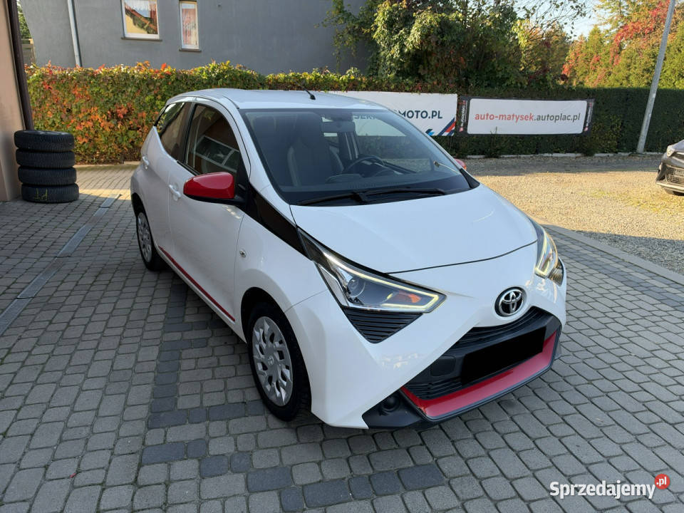 Toyota Aygo 10 72 Klimatyzacja Kamera CarPlay II klimatyzacja Orzech