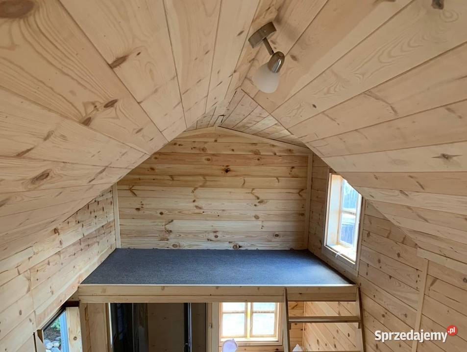 Mobilny drewniany domek z kuchnią łazienką i