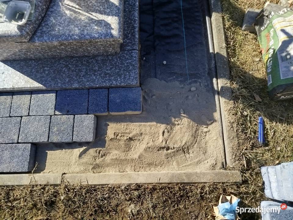 Brukowanie wokół nagrobka Katowice