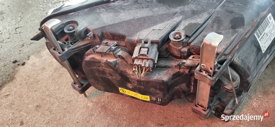 Sprzedam lampy przód volvo xc70 cross country Narol