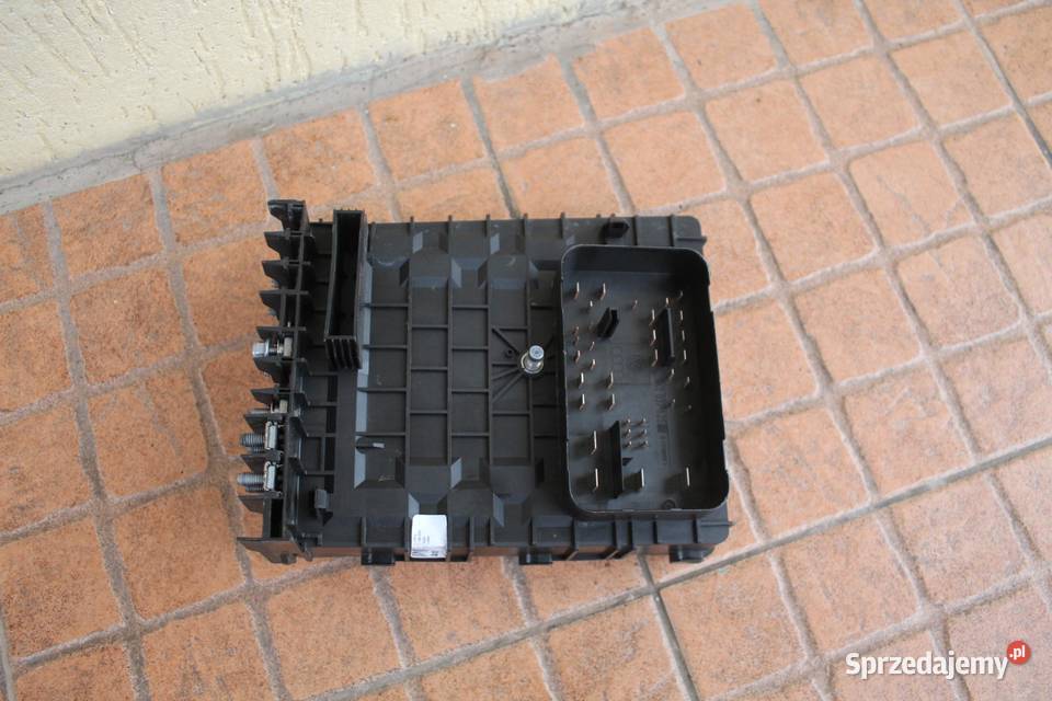 SKRZYNKA BEZPIECZNIKÓW VW GOLF V 16 1K0937125A Skrzynki bezpieczników