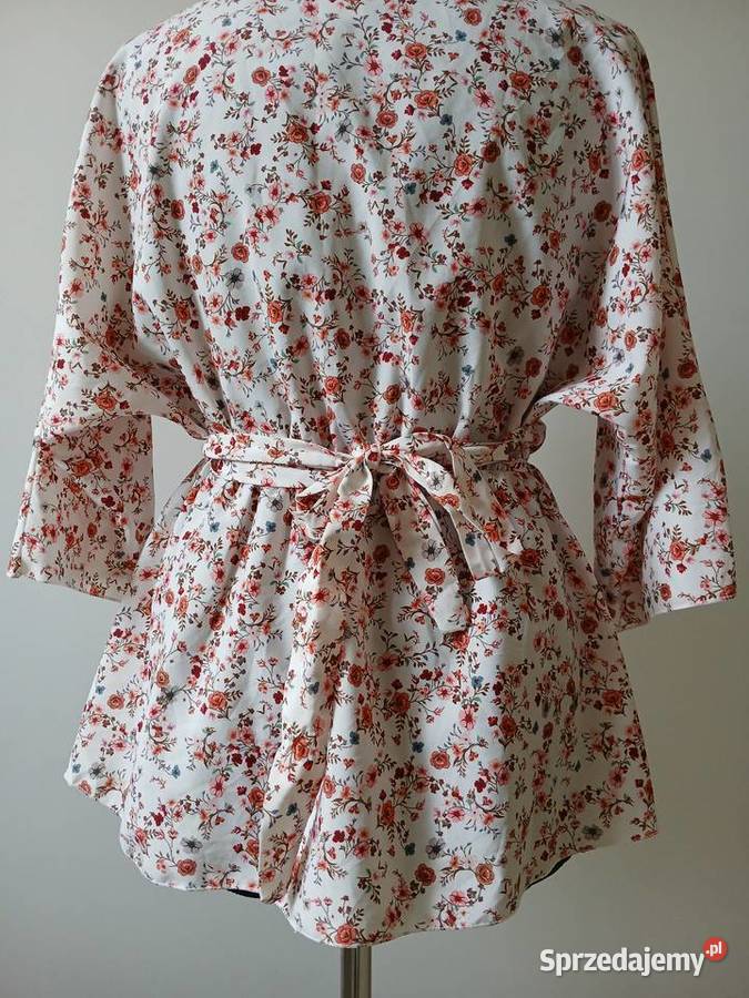 Bluzka damskaelegancka biała w kwiaty rozmiar s świętokrzyskie Kielce