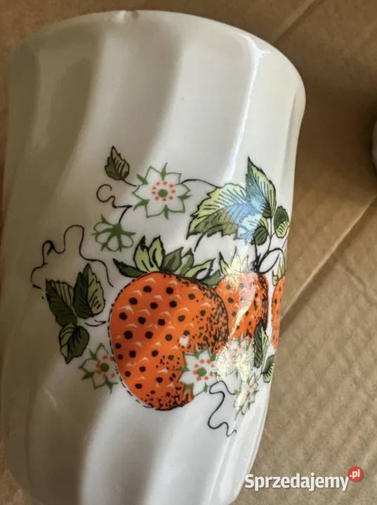 Kubek poziomka Chodzież z lat PRLu Łódź