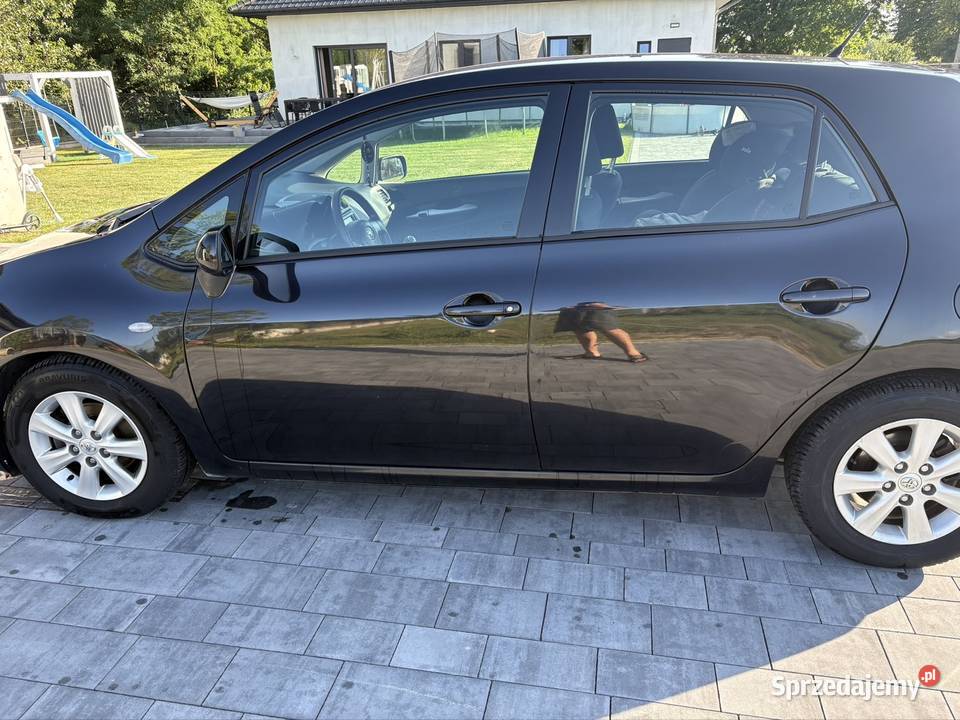 Toyota Auris 14 d4d manualna Sztombergi