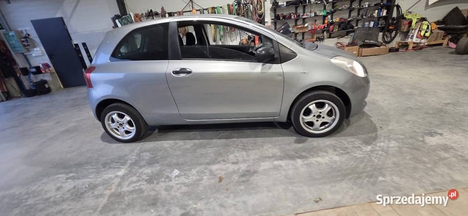 Toyota Yaris 10 srebrny Yaris Przemyśl