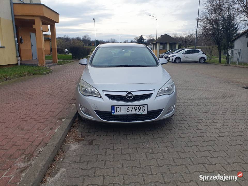 Opel Astra J z silnikiem 14T 120 5d uszkodzony Wrocław