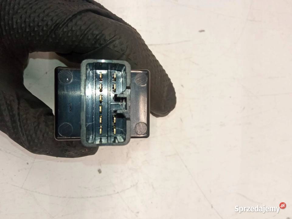 PRZEŁĄCZNIK FOTELA OGRZEWANIA PRAWY Hyundai ix55