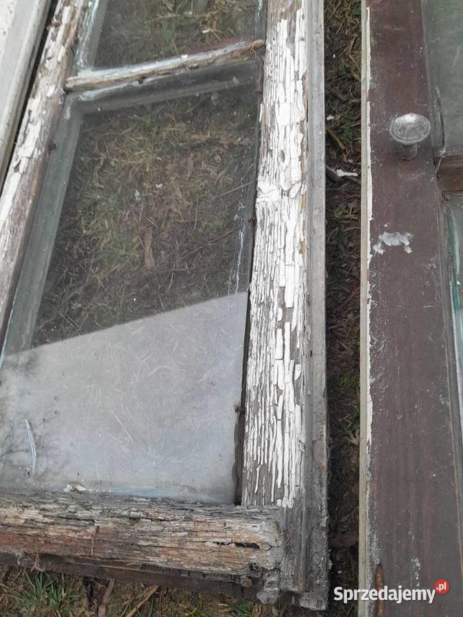 Trzy stare małe podwójne okienka zabytek retro Dąbrowa Górnicza