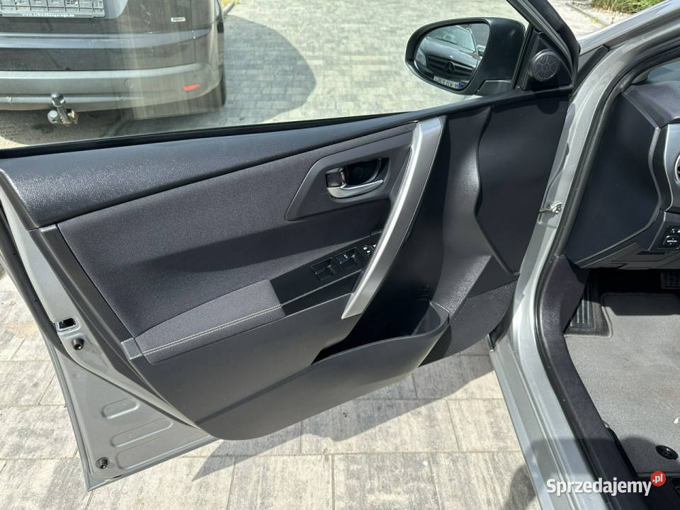 Toyota Auris Hybryda niski przebieg oryginalny automatyczna Poznań