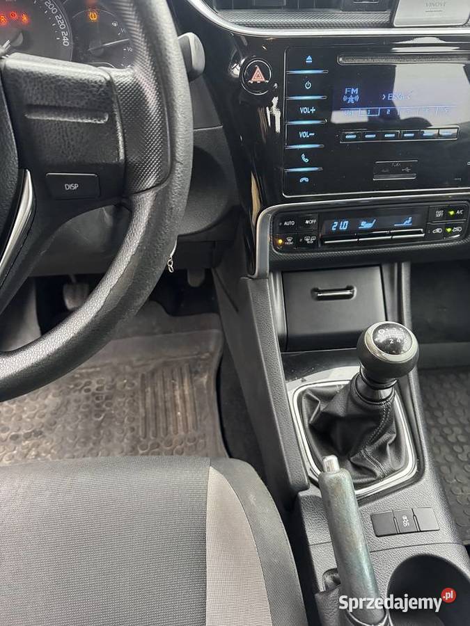 Toyota Auris kombi 16 benz LPG czujnik parkowania Janikowo