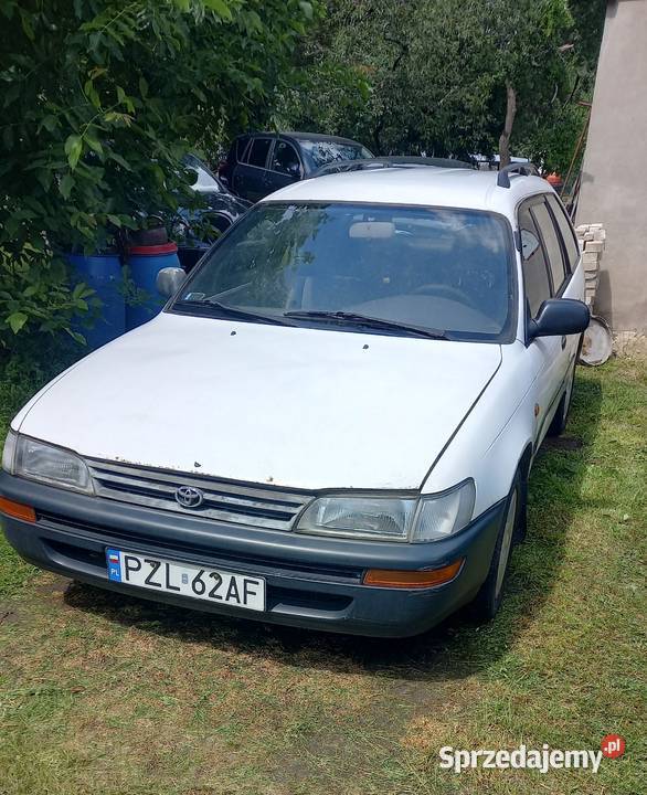 TOYOTA COROLLA KOMBI E10 14 XLi 1992r 88KM Corolla Okonek
