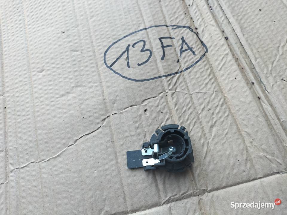 OPRAWKA GNIAZDO ŻARÓWKI LAMPY TYŁ TYLNEJ AUDI 80 Kamień-Kolonia