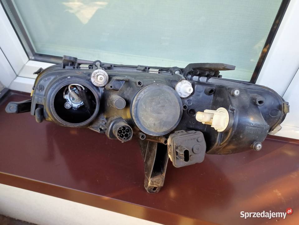 Opel Omega B lampa przednia prawa reflektor Sieradz