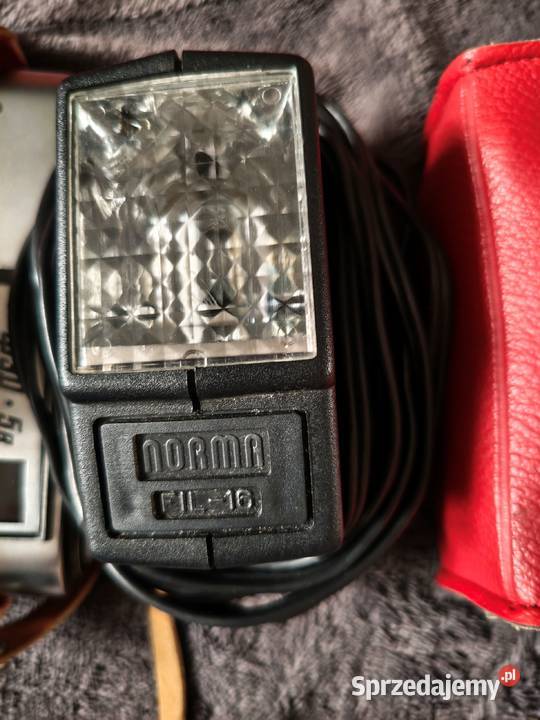 stary sprawny aparat fotograficzny z lampą Kolekcje Gorlice