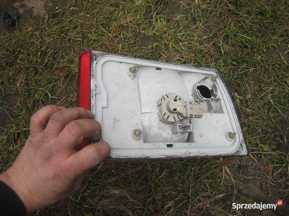 Lampa tylna lewa w klapę Audi 80 B4 sedan 9094 osobowe Kraków