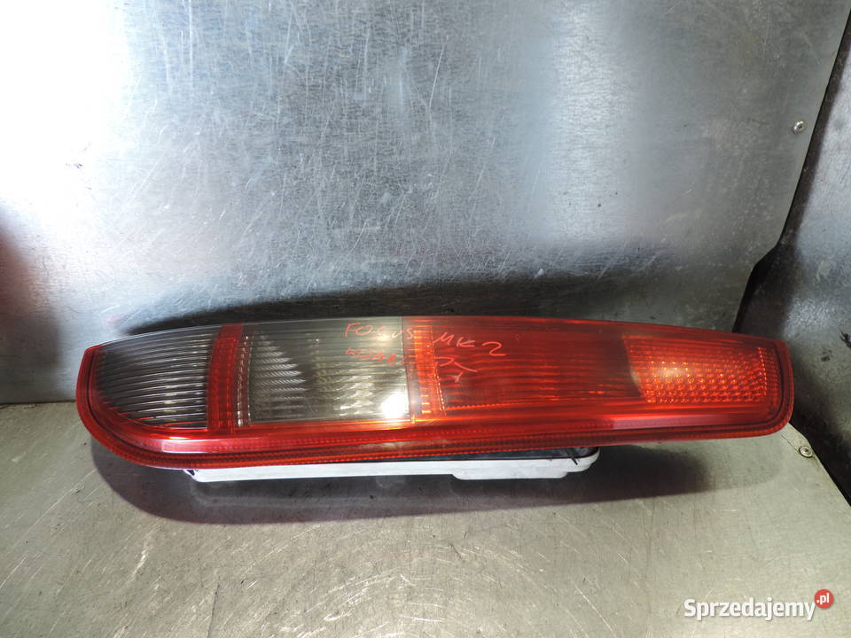 FORD FOCUS MK2 KOMBI LAMPA PRAWY TYŁ