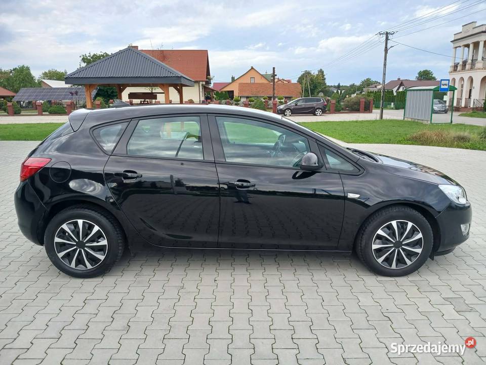 Opel Astra J 2010 16 benzyna 115 200 Grzane Rok produkcji 2010 Przeworsk