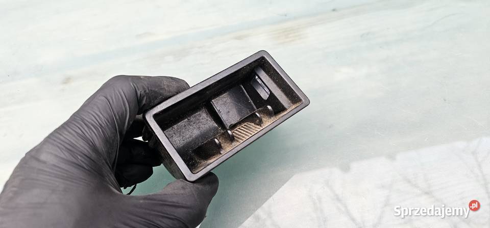 Wkład popielniczki mercedes w202 2028100028 Rok produkcji 1995 Zbąszyń