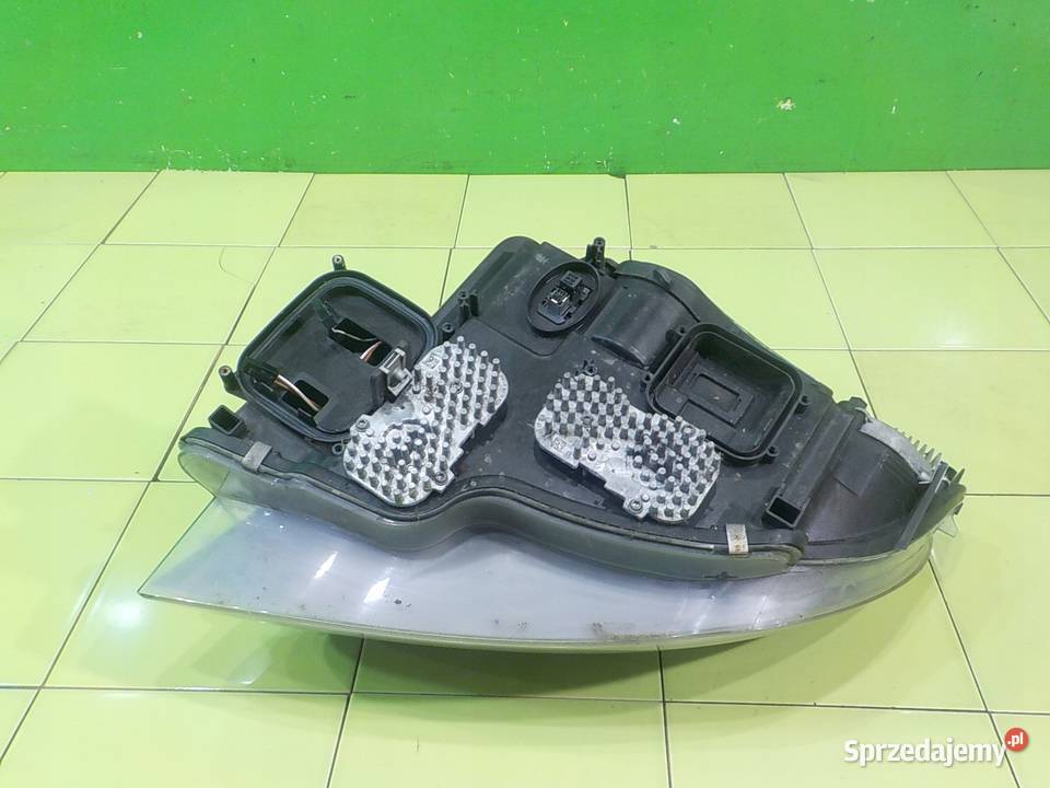 BMW E92 LIFT 20D AUT 10r 2D XENON lampa prawa Suków