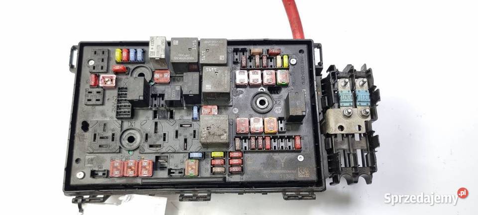 SKRZYNKA BEZPIECZNIKÓW OPEL ASTRA J 13368641 osobowe sprzedam