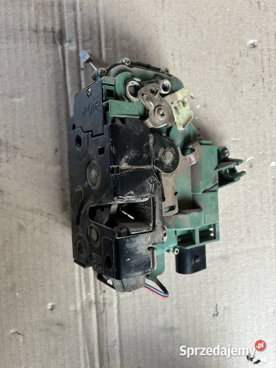 Zamek drzwi lewy przód Passat b5fl 3B1837015Q Grudziądz