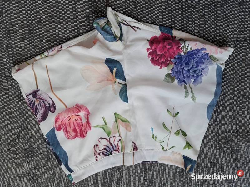 Kwiatowe spodenki Missgiuded romantyczny styl Spodnie pomorskie Trąbki Wielkie