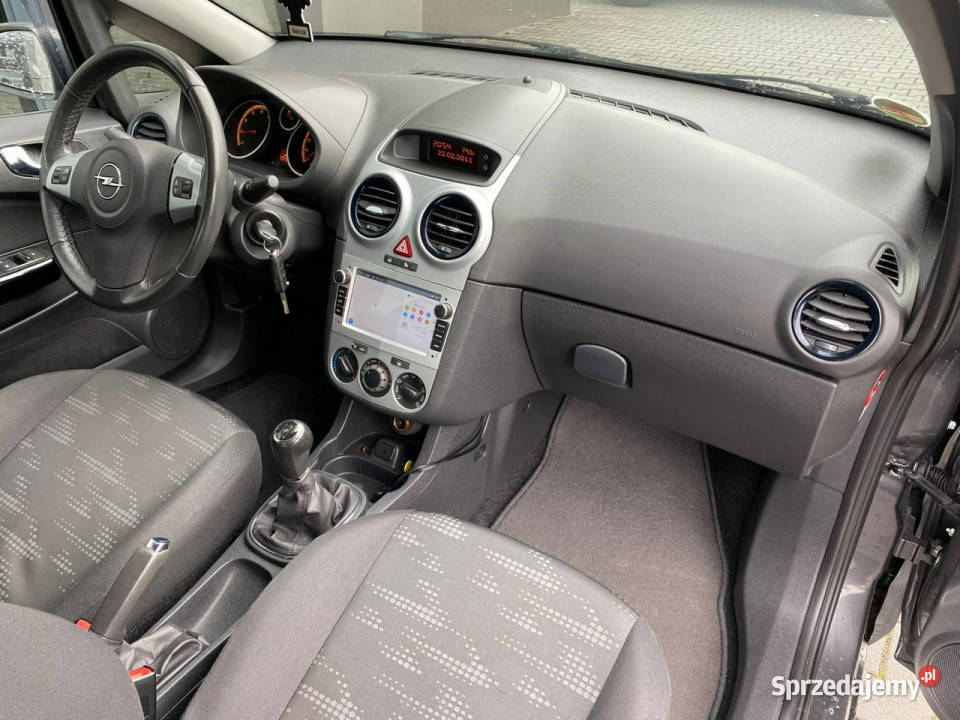 Opel Corsa multifunkcja nawigacja DRL klimatyzacja