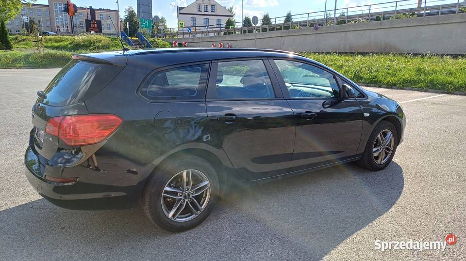 Opel Astra J 14 100 Czarna Perła czarny Astra świętokrzyskie Ostrowiec Świętokrzyski