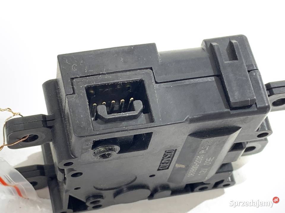 SILNIK NAGRZEWNICY TOYOTA 0638002031 COROLLA E21