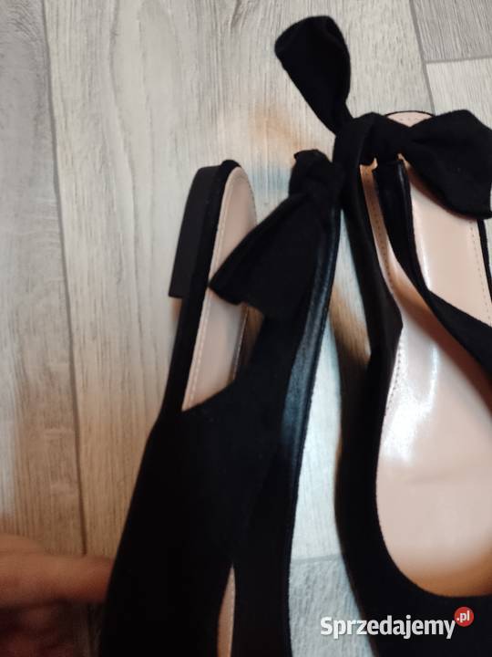 42 Czarne baleriny wieczorowe z odkrytą piętą Obuwie