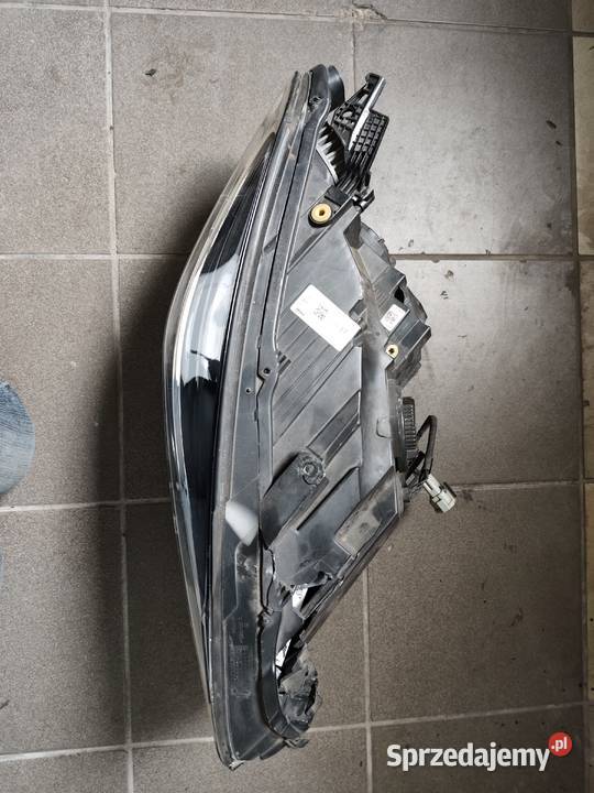 Reflektor prawy Infiniti q30 90070682 Bochnia