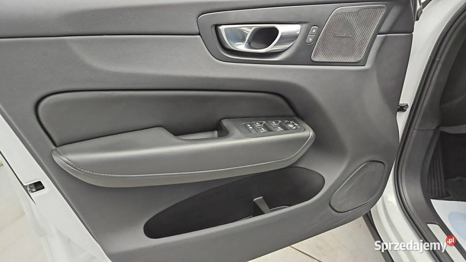 Volvo XC 60 B4 D AWD Core aut Z Polskiego Salonu sprzedam
