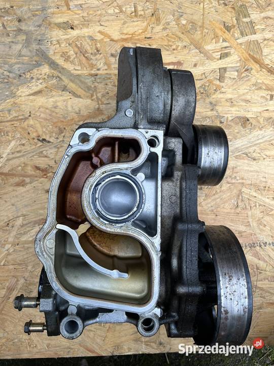 POMPA WODY OBUDOWA POMPY WODY HONDA CRV II 20 Rok produkcji 2004 Krasnystaw