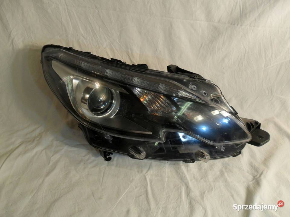 Peugeot 2008 I lift reflektor prawy przedni Nowy Tomyśl