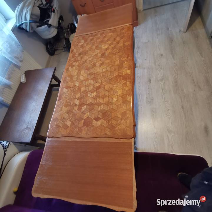 Stół kolonialny