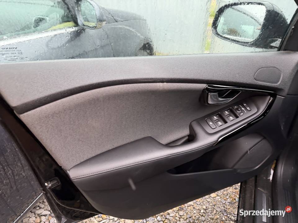 VOLVO V40 V4 LIFT 20 Benzyna 2019 MOMENTUM 45 V40 Prudnik