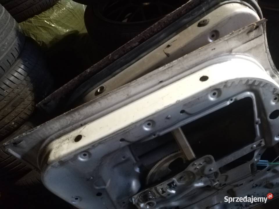 BMW E34 sedan drzwi lewy tył osobowe