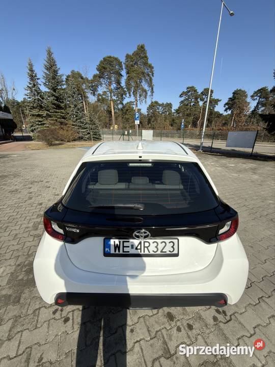 Toyota Yaris 15 Benzyna 2021 r światła do jazdy dziennej Świerże Górne sprzedam