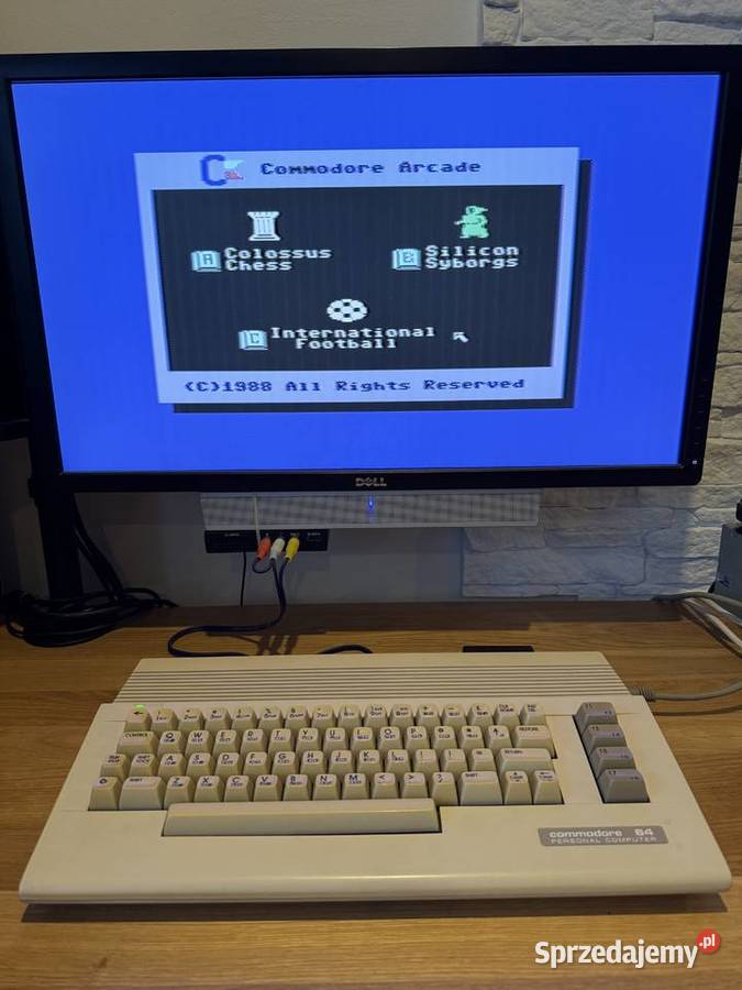 Commodore 64C sprawny kultowy retro komputer Warszawa