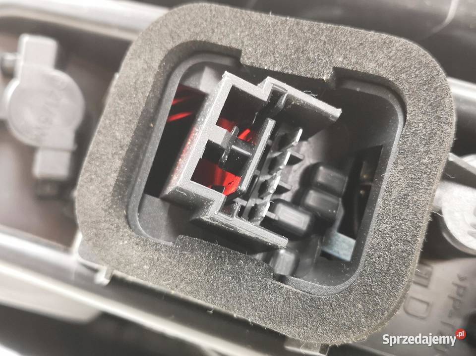 REFLEKTOR PRAWY TYŁ FIAT GRANDE PUNTO 2005 NOWA